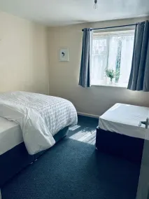 Central Upton Upon Severn 2 bedroom property sleeps 6 - Chambre