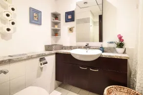 Trendy & Modern 1BR in Marina - Sleeps 4! - Bathroom