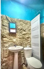 Tamarindo Beach hostel - Bathroom