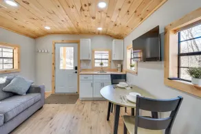 Close to Trails: Studio w/ Water Views - Innvendig