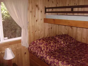 Ponderosa Camping Resort One-Bedroom Cabin 4 - Rom