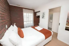 Jacaranda Apartments - Camera