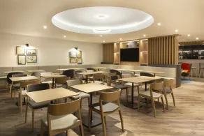 Holiday Inn Express Cheltenham Town Centre by IHG - Restaurante