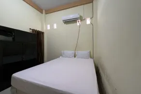 Hotel O Kost Reski 2 Near Tugu Perbatasan Takalar - Gowa - Værelse