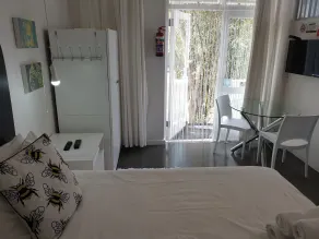 4 on Highworth Apartments and Studios - Room