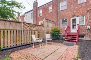 1 Mi to Old Town Alexandria: Townhome w/ Patio - Interni