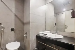 Max Hotels Prayagraj - Bathroom