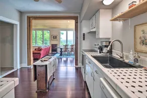 Pet-Friendly Austin Home w/ Deck, Yard, & Views! - Interiør