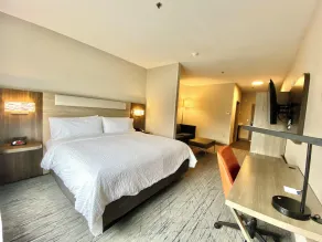 Holiday Inn Express & Suites Elyria by IHG - Room