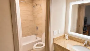 Magnolia Inn & Suites - Bathroom