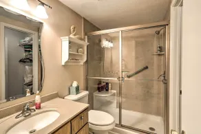 The Shores Condo w/ Beach Access < 2 Mi to Dtwn! - Innenbereich