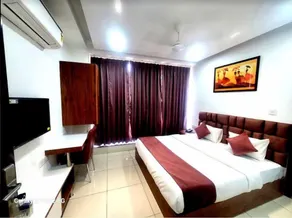 Shine Inn Couple Fridenlly Best - Rom