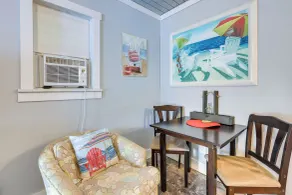1 Mi to Pier: Ocean Isle Beach Studio w/ Patio! - Interiør