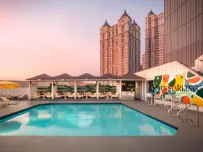 The Starling Atlanta Midtown, Curio Collection by Hilton - Piscine