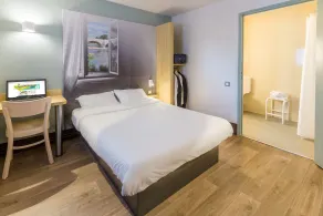 B&B HOTEL CHARTRES Le Forum - Værelse