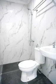 Mel's Inn Manado - Bathroom