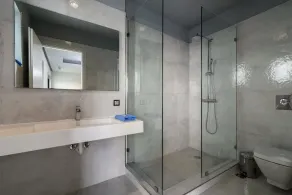 Black Diamond Luxury Beachfront Villa Selenia - Bad