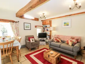 Honey Bee Cottage - Interior
