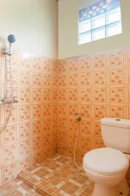 OYO 2471 Swarna Raya - Bathroom