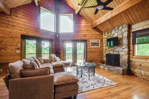 Pinnacle Lakefront Retreat: Dock, Canoe & Fire Pit - Intérieur