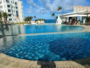 The Royal Shanza - Poolbar