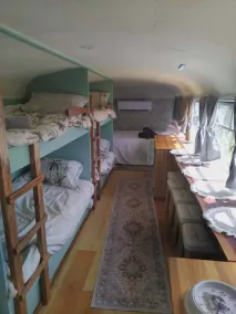Vintage Bedford Bus Farm Glamping Under the Stars - Værelse