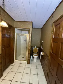 Crest Lodge Historic Mountain Inn - Bathroom