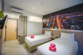 Triizz Hotel Semarang - Zimmer