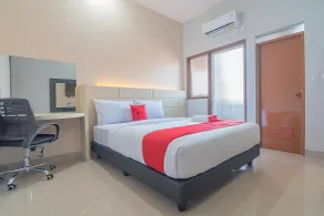 RedDoorz Plus near Taman Budaya Samarinda - Room