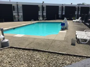 Days Inn & Suites by Wyndham Cincinnati North - Piscine