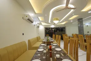 Shree Radha Heritage House - Restaurant