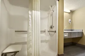 Super 8 by Wyndham Hattiesburg North - University Area - Salle de bain