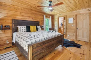 Pet-Friendly Lake Lure Cabin w/ Outdoor Oasis! - Innvendig