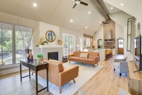 Walk to Shops & Winery! Stylish Dtwn Ovilla Home - Innvendig