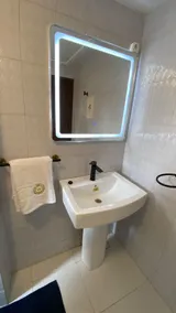 Résidence hôtelière MEDOM Palace, Bastos - Bathroom