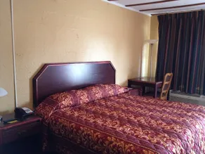 Holiday Motel Hugo, OK - Room
