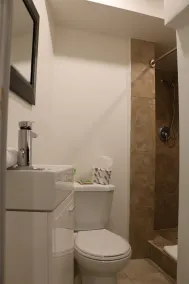 Pembroke Inn - Bathroom