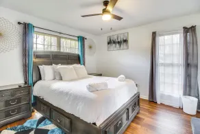 Beautiful Hinesville Retreat w Lanai & Pool - Interiör