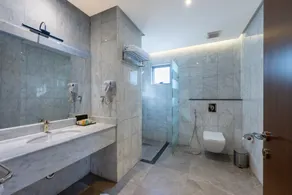 Westin Mark Hotel - Bathroom