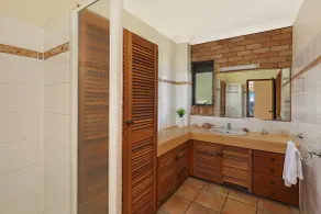 Illawong Apartments - Bathroom