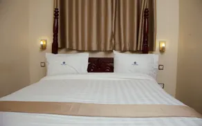 UBUNTU PALACE HOTEL - RUNATI - Room