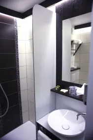 Cottage Logis Hôtel - Restaurant - Salle de bain