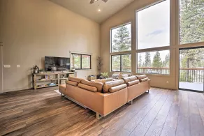 Family-friendly Cabin: Pool Access, Bikes & Games - Intérieur