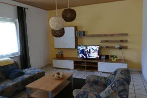 Ferienwohnung auf 110 m2, Terrasse, Garten, Parkplatz, Nähe A7 - Room