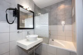 The Originals City Hotel de l Ange Guebwiller - Banheiro