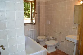 House with private garden in the Crete Senesi - Badeværelse