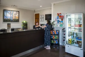 Highlander Motor Inn - Reception