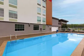 La Quinta by Wyndham Knoxville Central Papermill - Piscine