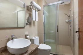 Days Inn By Wyndham Dali Erhai Park - Bathroom