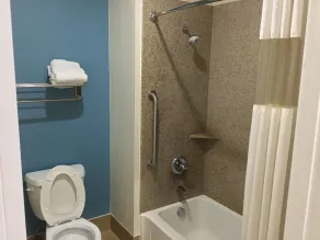 Days Inn by Wyndham Humble/Houston Intercontinental Airport - Baño